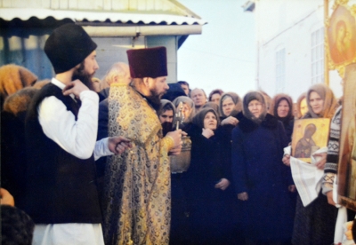 Служба прот. Александра Никулина в Никольском храме с. Боровское Курганской области, 1997 г.